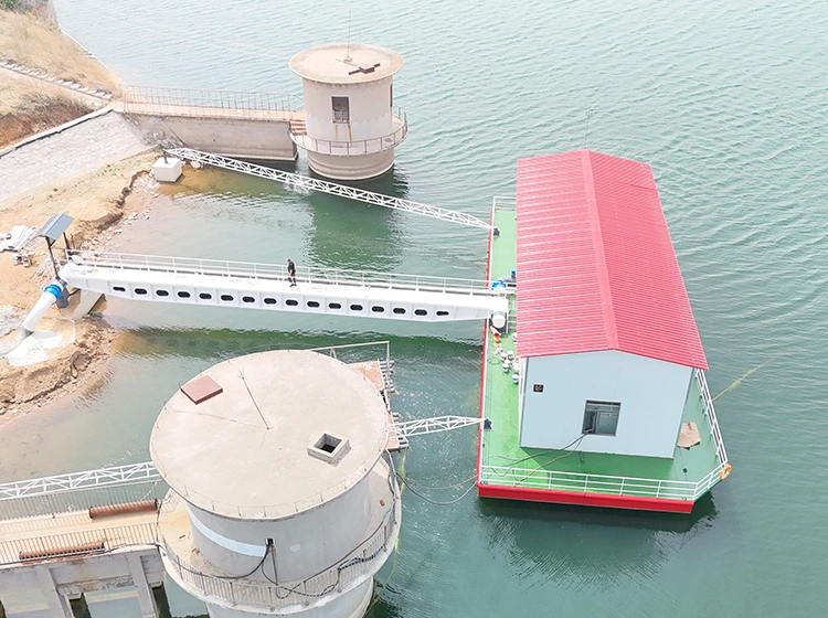 Venez ici pour en savoir plus sur les bateaux-pompes de prise d'eau de la section.