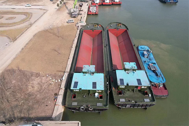 Comment une barge à trémie divisée améliore-t-elle l'efficacité du dragage et du transport de matériaux marins ?