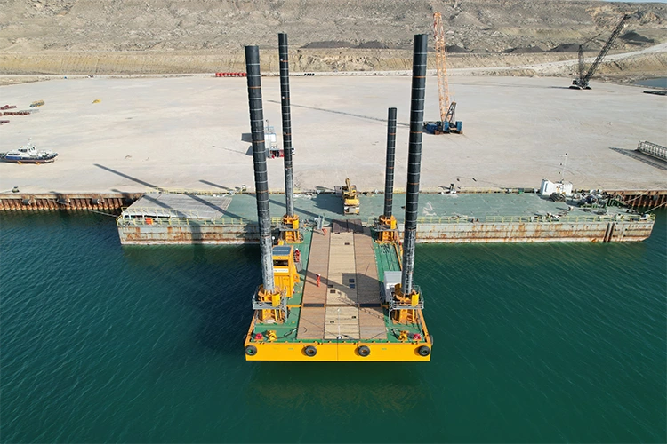 Plate-forme auto-élévatrice d'excavation