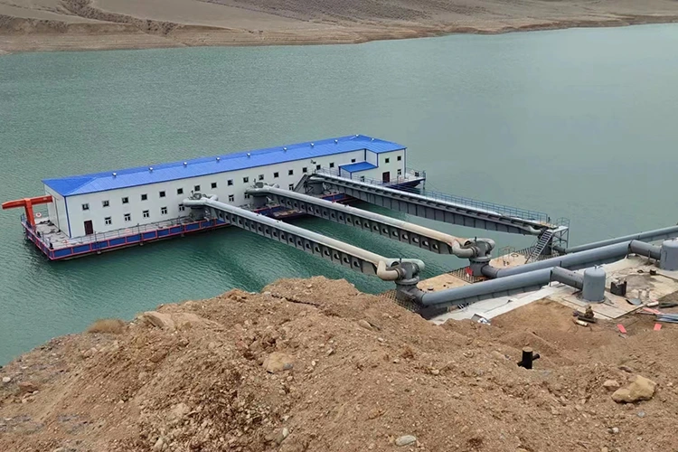 Eaux avec station de pompage de terrain complexe